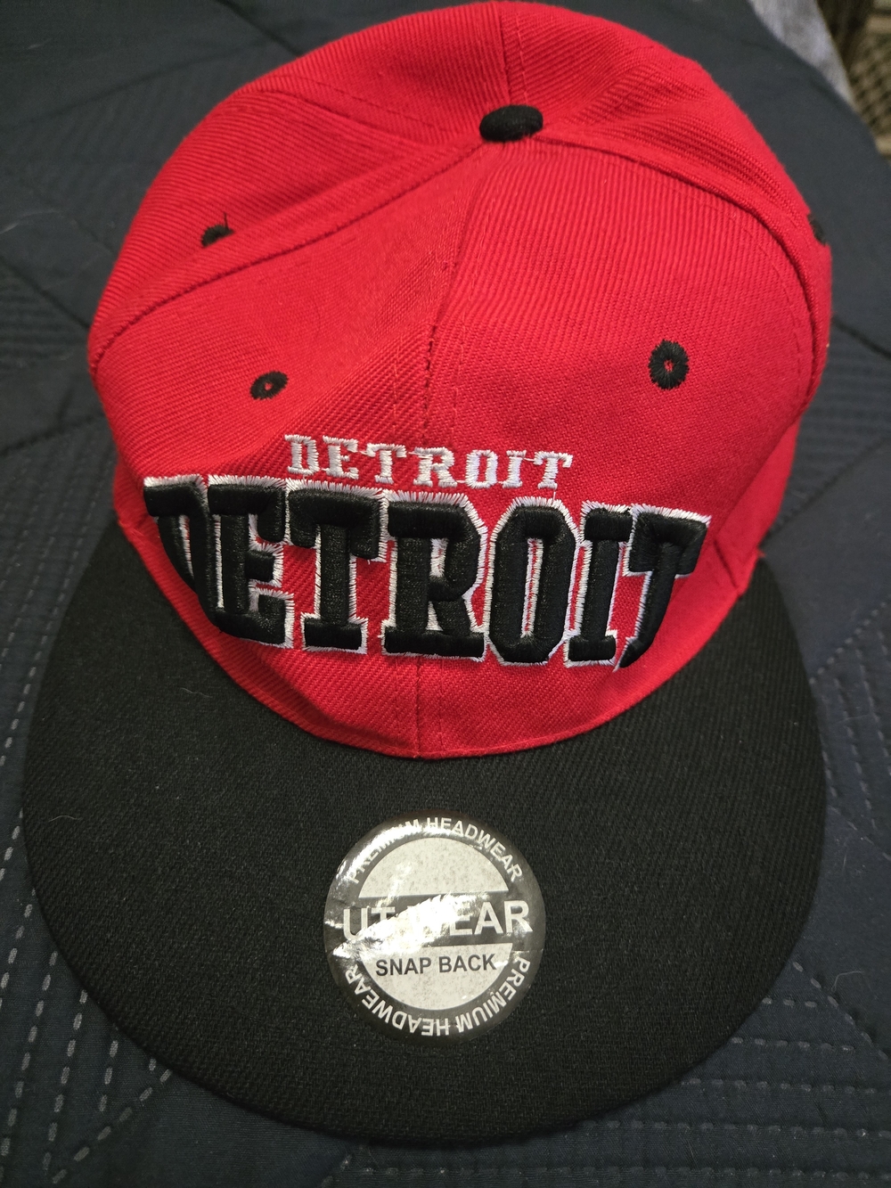 90's Detroit Embroidered Snapback Cap - Red & Black #394